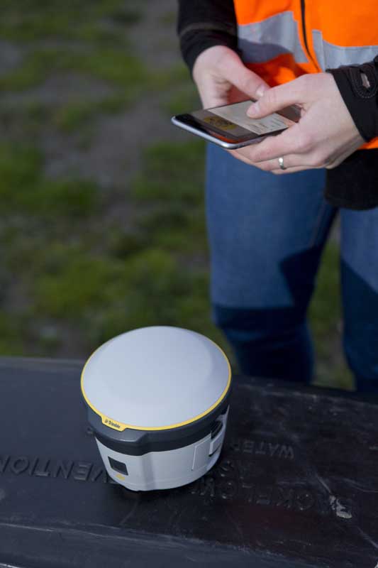 Trimble R2 GNSS Receiver