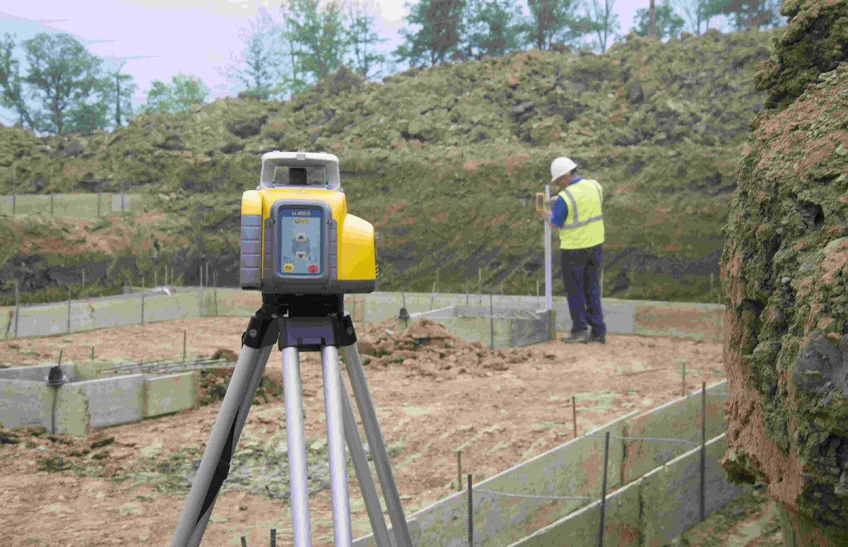 Spectra Precision LL300S Laser Level w/ HL450 Receiver
