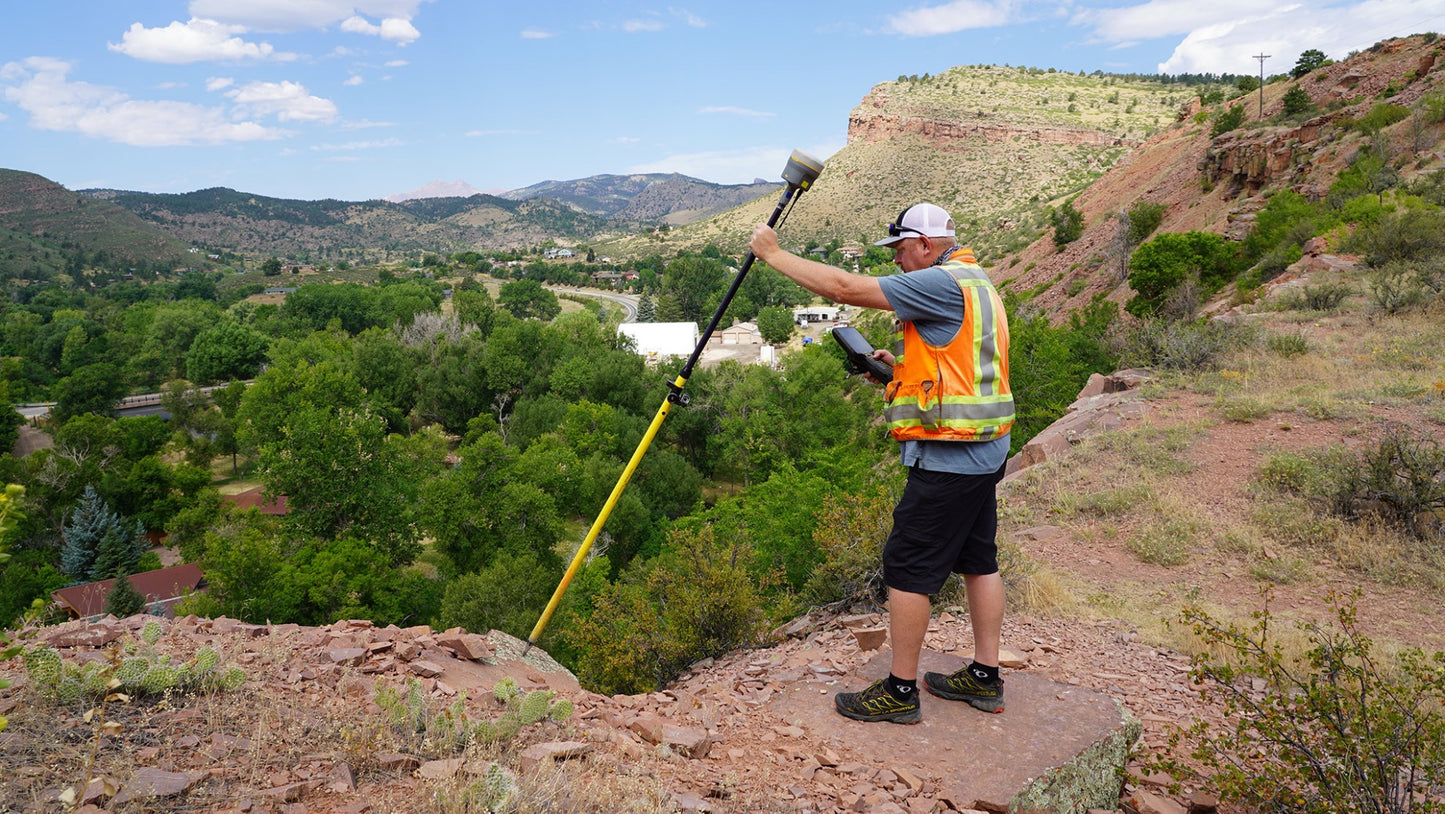 Trimble R12i GNSS Receiver Kit