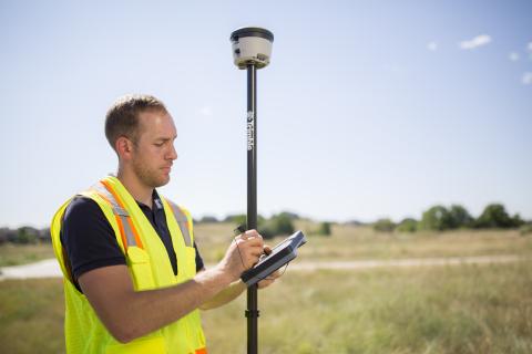 Trimble R2 GNSS Receiver